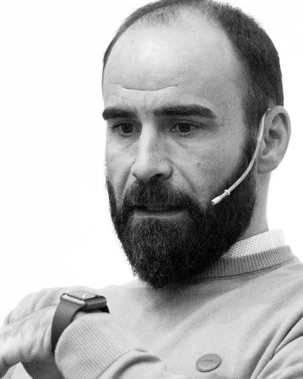 Retrato en blanco y negro de Abel Ramos Callejón.